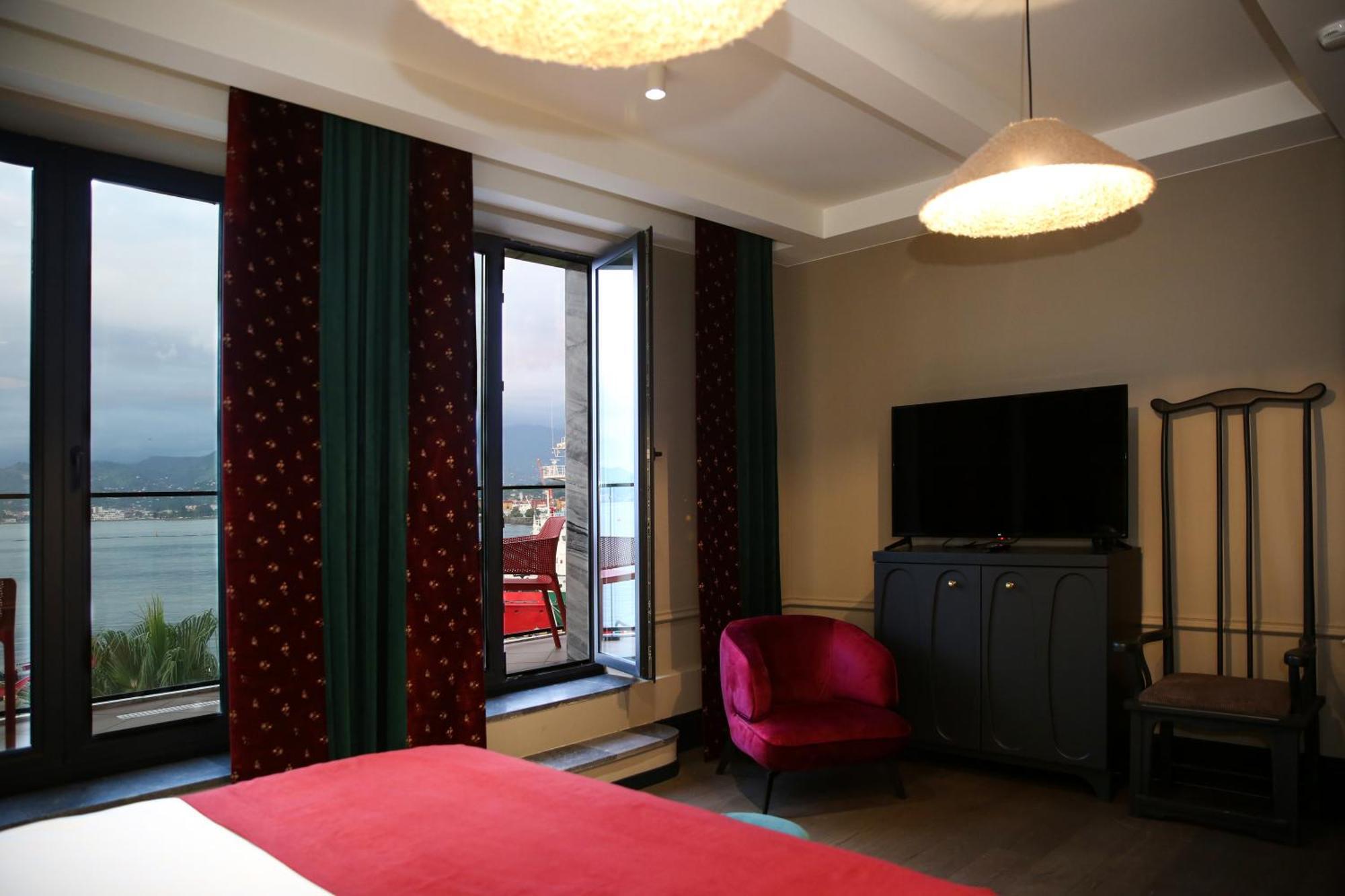 באטומי Hotel Retro מראה חיצוני תמונה