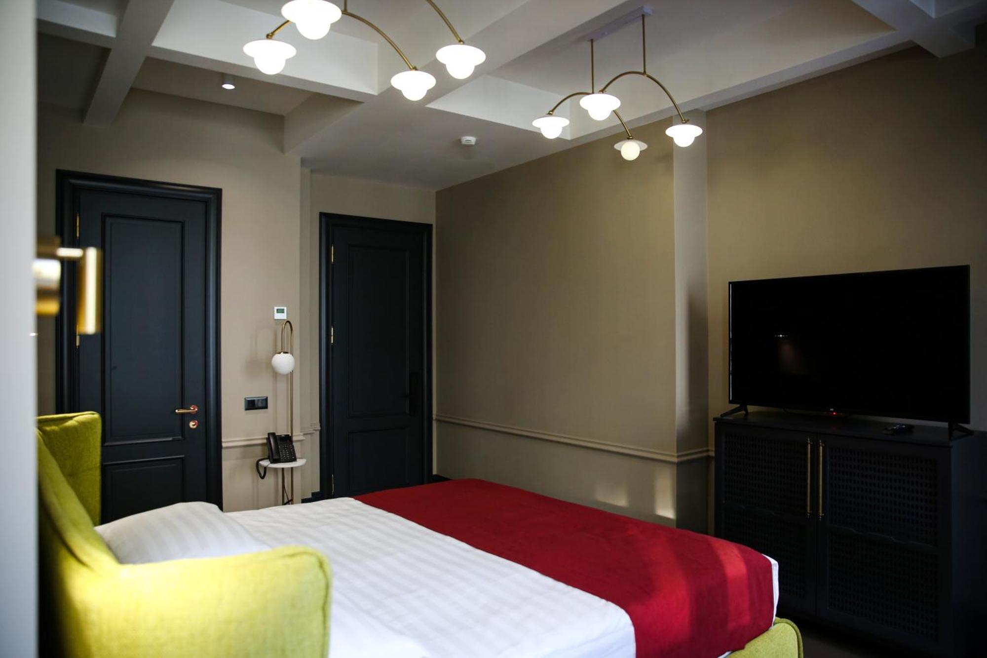 באטומי Hotel Retro מראה חיצוני תמונה