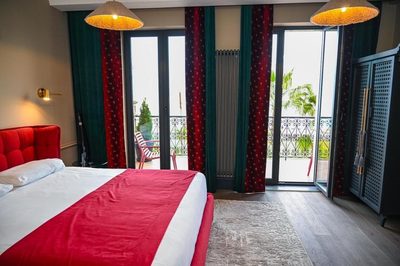 באטומי Hotel Retro מראה חיצוני תמונה