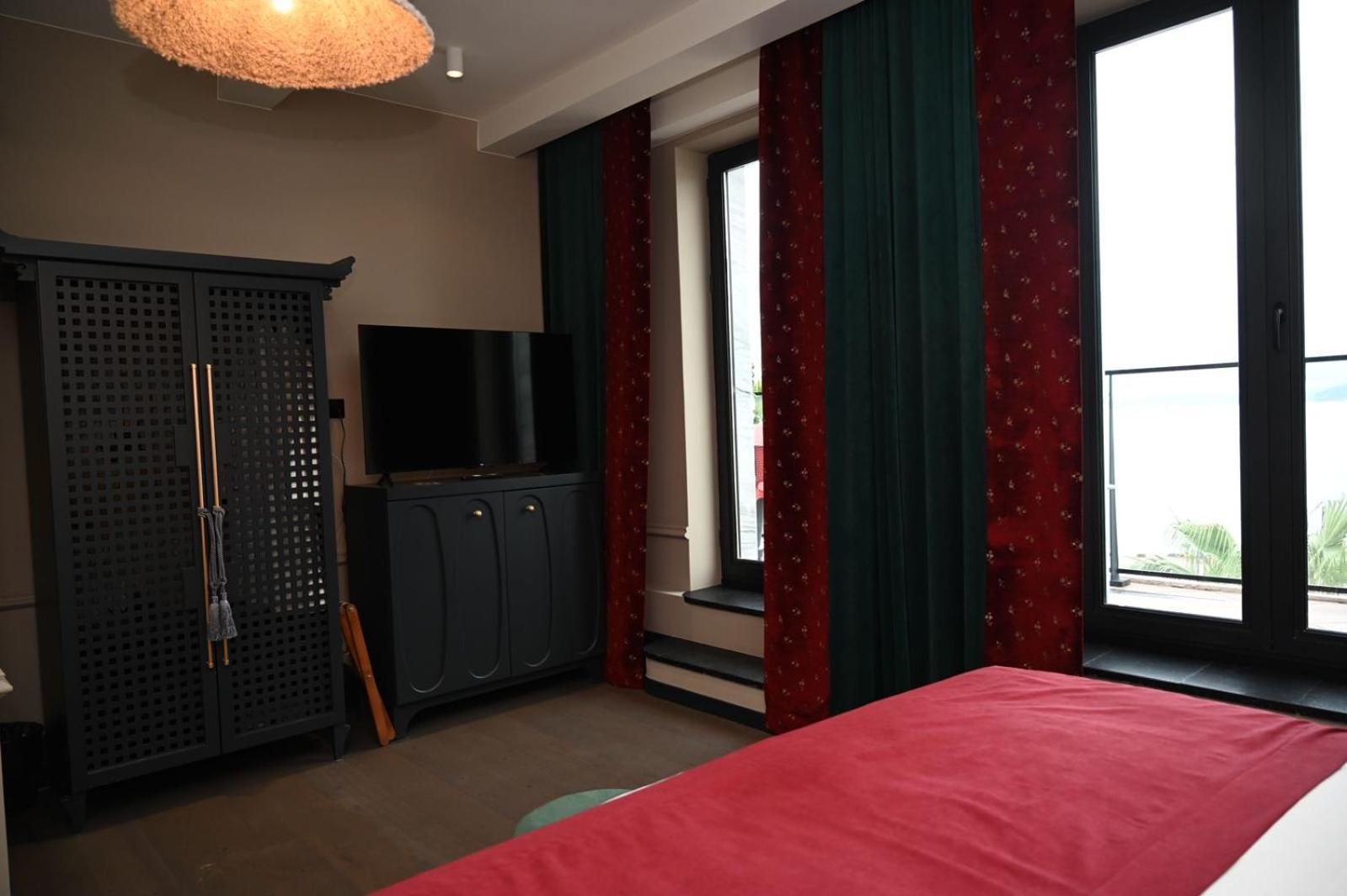 באטומי Hotel Retro מראה חיצוני תמונה
